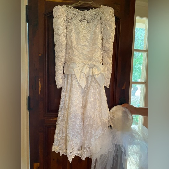 Rare Vintage Wedding Dress 🕊️🕊️ - Picture 3 of 6